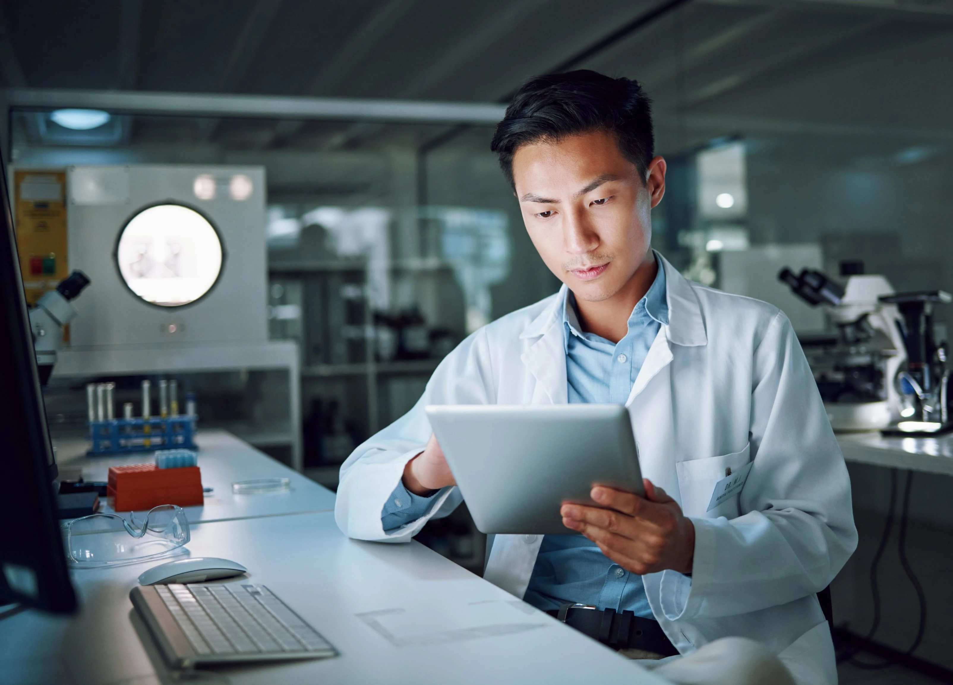 Healthcare systems in Asia Pacific face ongoing challenges, including fragmented laboratory environments, a rising burden of noncommunicable diseases, increasing financial and staffing pressures and growing volumes of data to manage. Connect with Roche at Smart Health Asia 2026 to learn how Roche supports clinical decision-making across care settings, from decentralized care to the laboratory and clinical practice.